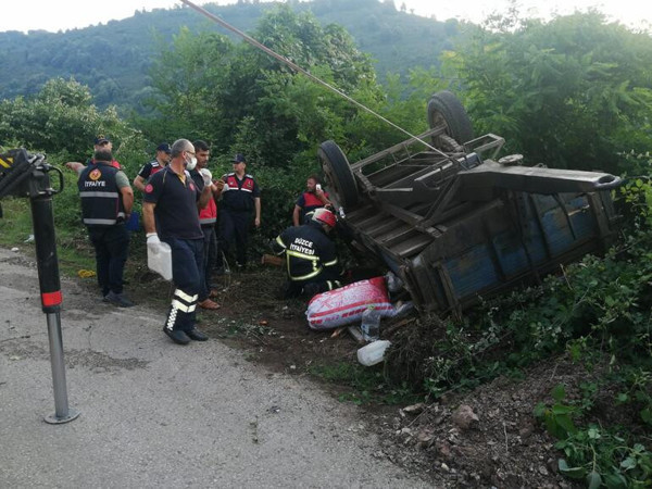 Fındık işçilerini taşıyan traktör devrildi: 1 ölü, 12 yaralı - Resim : 1