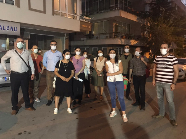Gözaltına alınan gazeteci Sibel Hürtaş serbest bırakıldı: Karakola boynum sıkılarak götürüldüm - Resim : 1