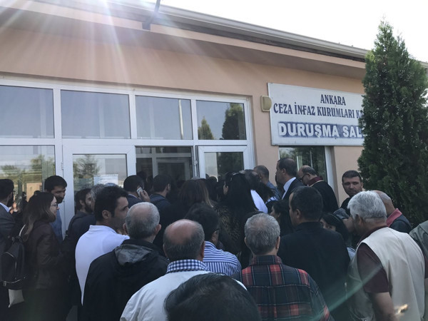 'Göz göre göre cinayet izliyorsunuz' - Resim : 1