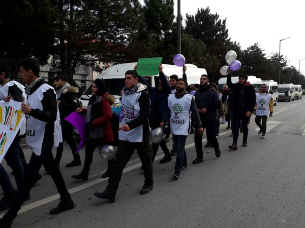 HDP Gençlik Kolları Flormar işçilerini ziyaret etti - Resim : 1