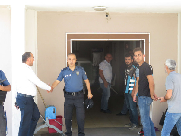 Hamile kadının aracına saldıran kardeşler tutuklandı - Resim : 1