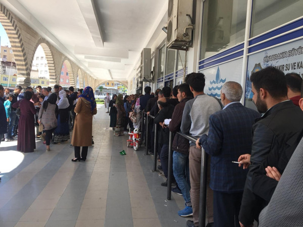 70'li yılların tüp kuyruğu değil, Diyarbakır... - Resim : 1