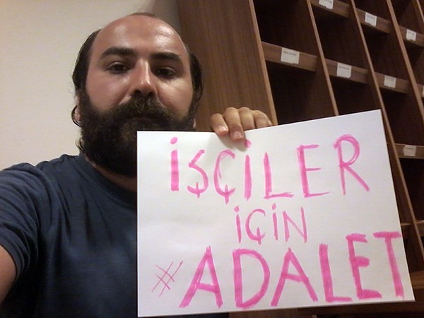 Belediye binasında oturma eylemi başlattı - Resim : 1