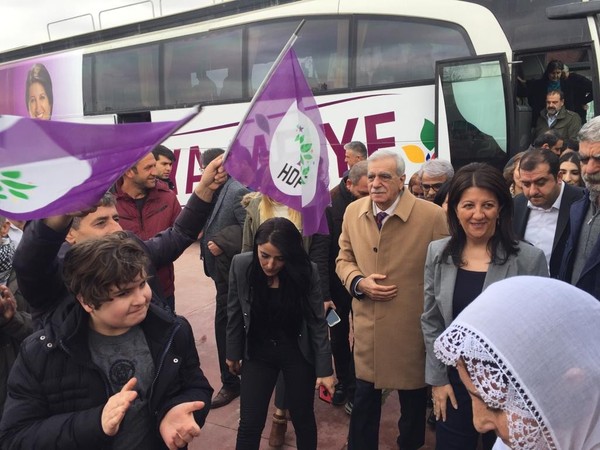 Ahmet Türk: İrade gaspını kaldırmak namus borcumuzdur - Resim : 1