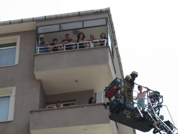 Kadıköy'de engelli oğlunu yangından kurtaran baba ve anne kurtulamadı - Resim : 2