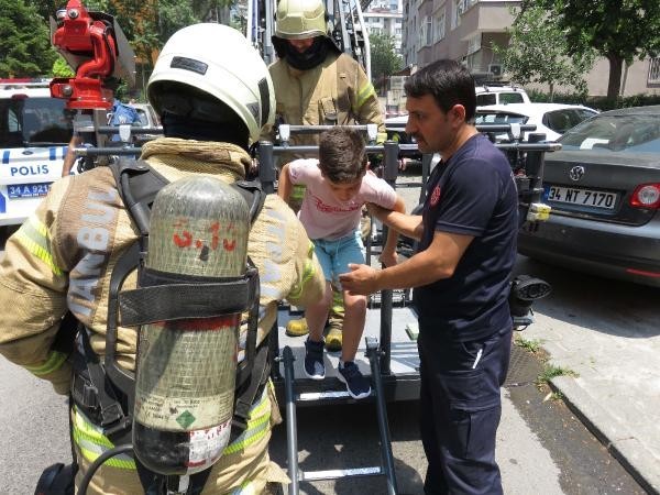 Kadıköy'de engelli oğlunu yangından kurtaran baba ve anne kurtulamadı - Resim : 4