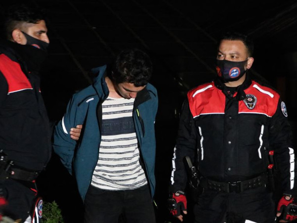 Kağıt toplayan Suriyeli genci dövüp motosikletinin üzerinden kamyonetle geçtiler, ardından ateşe verdiler - Resim : 1