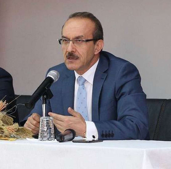 Vali'den müdürlere: Yukarı çıkan aşağıyı eziyor - Resim : 1