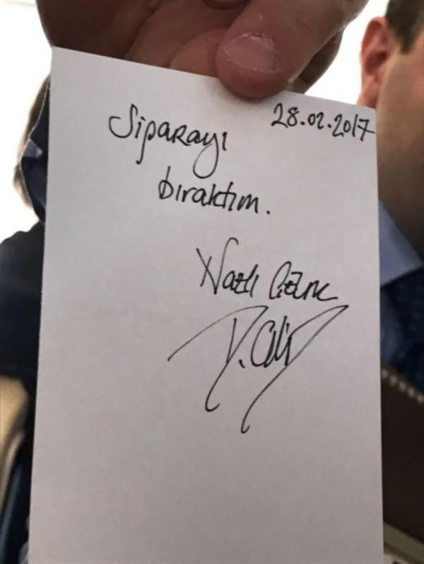 Erdoğan, spiker Nazlı Çelik'in sigara paketine el koydu - Resim : 1