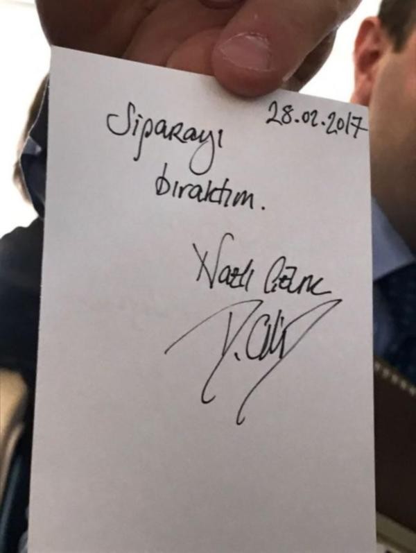 Erdoğan, spiker Nazlı Çelik'in sigara paketine el koydu - Resim : 1