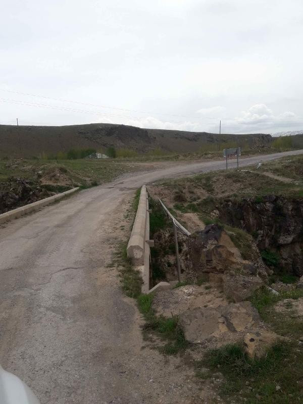Tarihi Şeytan Köprüsü'ne dökülen asfalt söküldü - Resim : 1