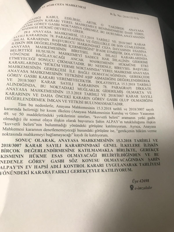 Yerel mahkeme bu kez AYM'ye uydu: Şahin Alpay için tahliye kararı - Resim : 1