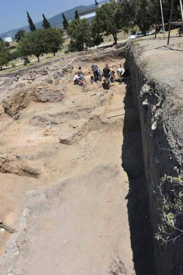 Ulucak Höyüğü'nde 'kadın figürlü' heykel bulundu: Tam 7 bin 800 yıllık - Resim : 5