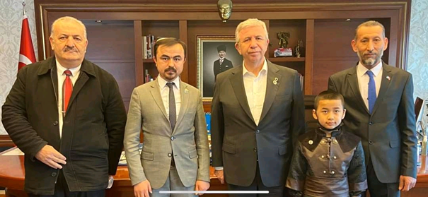 'Sahte Cumhurbaşkanı'nın birçok siyasetçiyle fotoğraf çektirdiği ortaya çıktı - Resim : 12