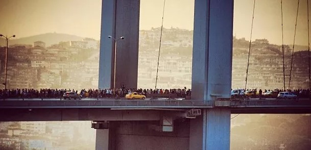 Soylu, TİP'li milletvekillerine müdahale eden polisleri ödüllendireceklerini açıkladı - Resim : 1