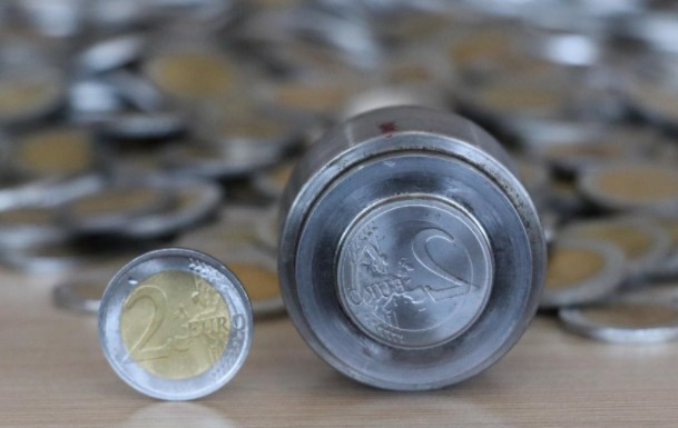 Sahte altın ve madeni Euro üretip piyasaya sürenler yakalandı - Resim : 2