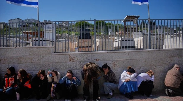 İran: Netahanyahu'nun ofisi Hayber füzeleriyle vuruldu - Resim : 2