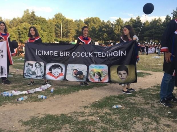 ODTÜ'deki pankartlara soruşturma: 3 gözaltı - Resim : 2