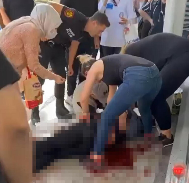 Metroda kendisine 'yan baktığı' iddiasıyla bir kişiyi göğsünden bıçakladı - Resim : 1