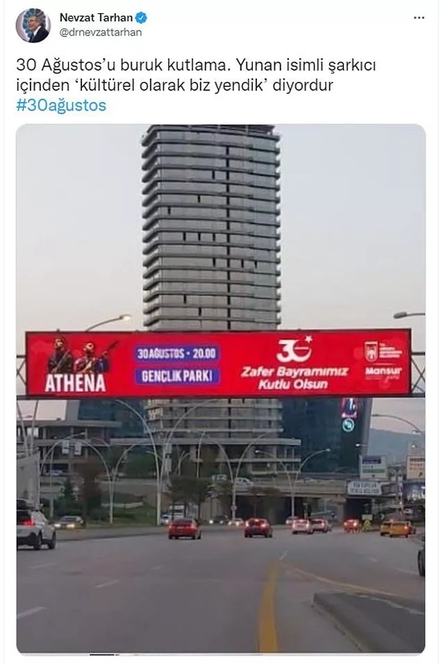 Nevzat Tarhan Athena grubunu hedef aldı: 'Yunan isimli şarkıcı biz yendik diyordur' - Resim : 1