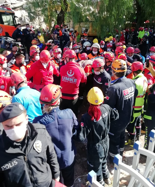 Depremin ikinci gününde arama kurtarma çalışmaları sürüyor: 39 kişi hayatını kaybetti, 885 yaralı - Resim : 3