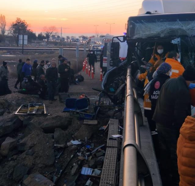 Ankara'da otobüs kazası: 20 yaralı - Resim : 1