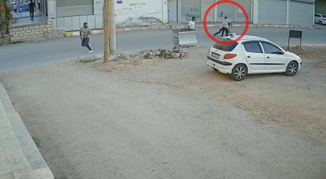 Mardin'de bir kişiyi tabancayla vurup öldüresiye dövdüler - Resim : 1