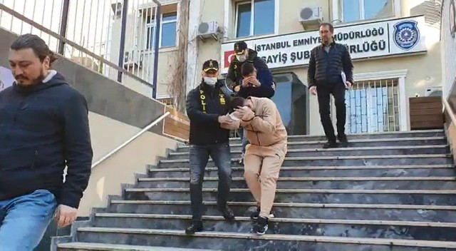 Kuyumcu kuryesinden 500 bin liralık altın çalındı - Resim : 1