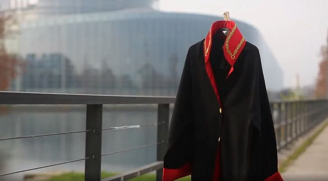 Türkiyeli genç avukatlar AİHM önünde nöbete başladı - Resim : 1