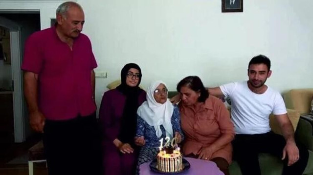 3 padişah, 12 cumhurbaşkanı gören 'Şeker Nine' vefat etti - Resim : 1