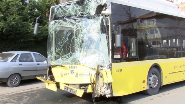 Başakşehir'de İETT otobüsleri kafa kafaya çarpıştı - Resim : 1