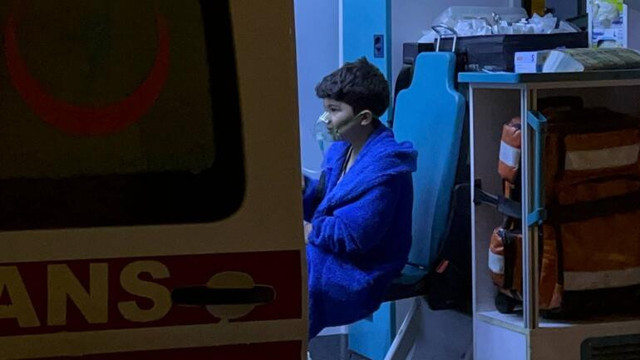 Yangında can pazarı: Bebeği atmaya çalıştı, son anda vazgeçti - Resim : 2