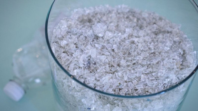 Biberonla beslenen bebekler her gün 'milyonlarca mikroplastik parçacık yutuyor' - Resim : 1