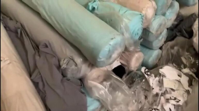 Hırsızlar çaldıkları 1 ton kumaşı sahibine satmaya kalktı - Resim : 1