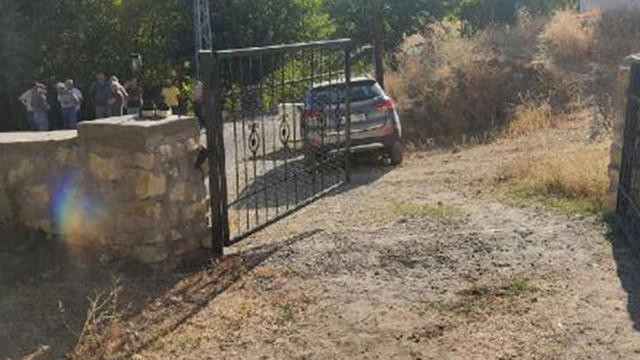 Almanya’dan köyüne kesin dönüş yapan kadın otomobilinin altında kalıp öldü - Resim : 1