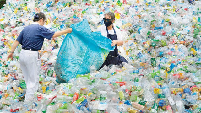 Denizlerde 150 milyon tondan fazla plastik var - Resim : 1
