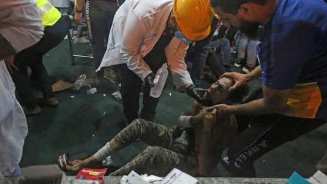 Bağdat'ta protestocular Başbakanlık ofisine yürümek istedi, en az 4 kişi öldü - Resim : 2
