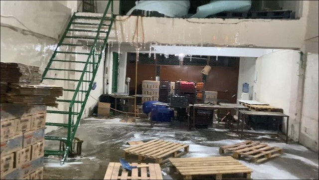 Diyarbakır'da sıvı dolum makinesi basınçla taştı - Resim : 1