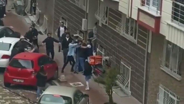 Esenyurt'ta kiracılarla ev sahipleri sokakta birbirlerine girdi - Resim : 1