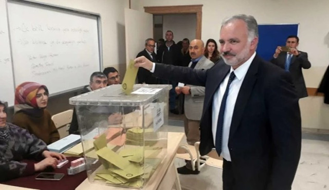 Siyasiler sandık başında - Resim : 12
