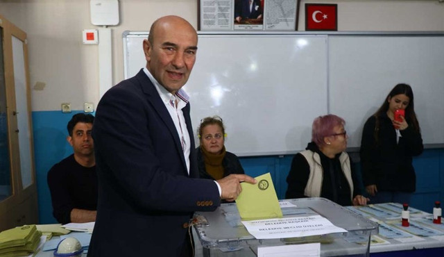 Siyasiler sandık başında - Resim : 10