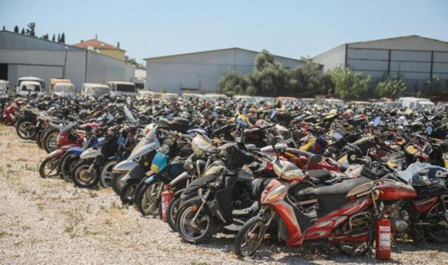 'Dövizle getirilen binlerce araç, yediemin otoparklarında çürüyor' - Resim : 4