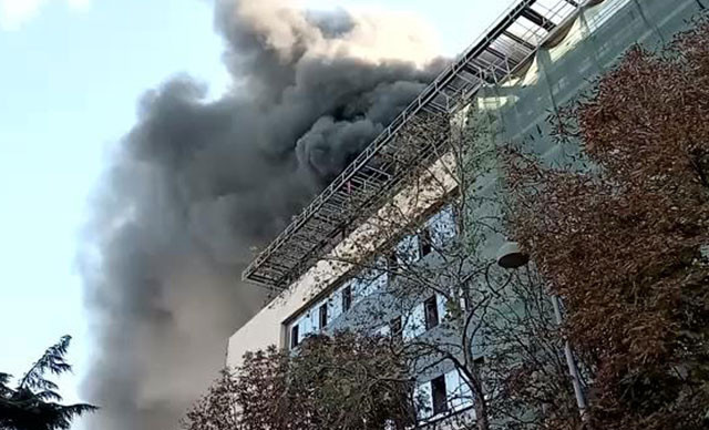 İstanbul Üniversitesi Çapa Tıp Fakültesi Hastanesi inşaatında yangın - Resim : 1