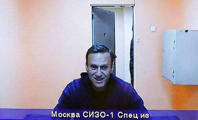 Mahkeme Putin muhalifi Navalny'nin tutukluluğuna devam kararı verdi - Resim : 1