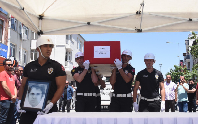 Katledilen Dr. Karakaya’nın cenazesinde Bakan Koca yuhalandı - Resim : 1