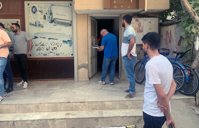 Motosikletliye ateş edip yaraladılar, yoldan geçen başkasını da öldürdüler - Resim : 1