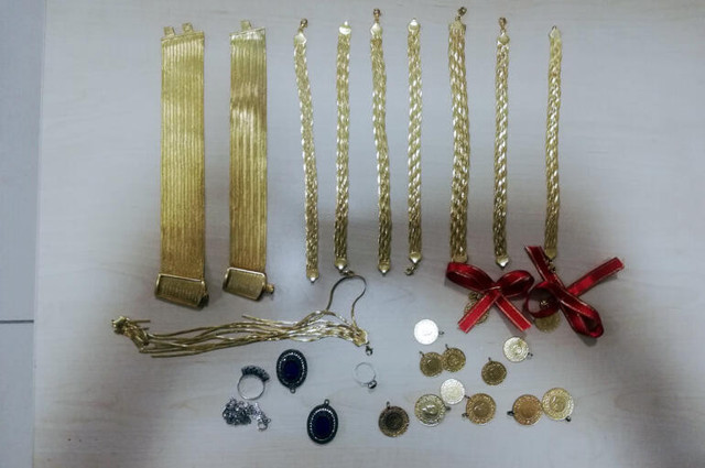 Sahte altın bozdurup, kuyumcuları dolandıran 3 kişi yakalandı - Resim : 1