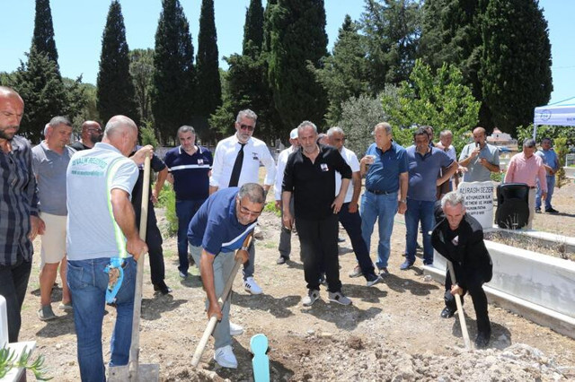 Halk ozanı Şahsenem Akkaş toprağa verildi - Resim : 2