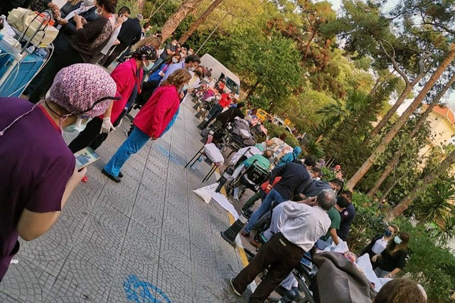 Ege'de 6,9 büyüklüğünde deprem: Yıkım ve can kaybı var - Resim : 1