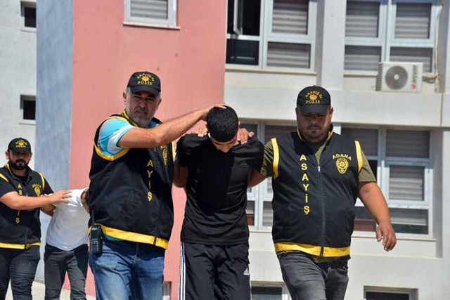 Akaryakıt istasyonunu soyan şüpheli, banyoda yakalandı - Resim : 1